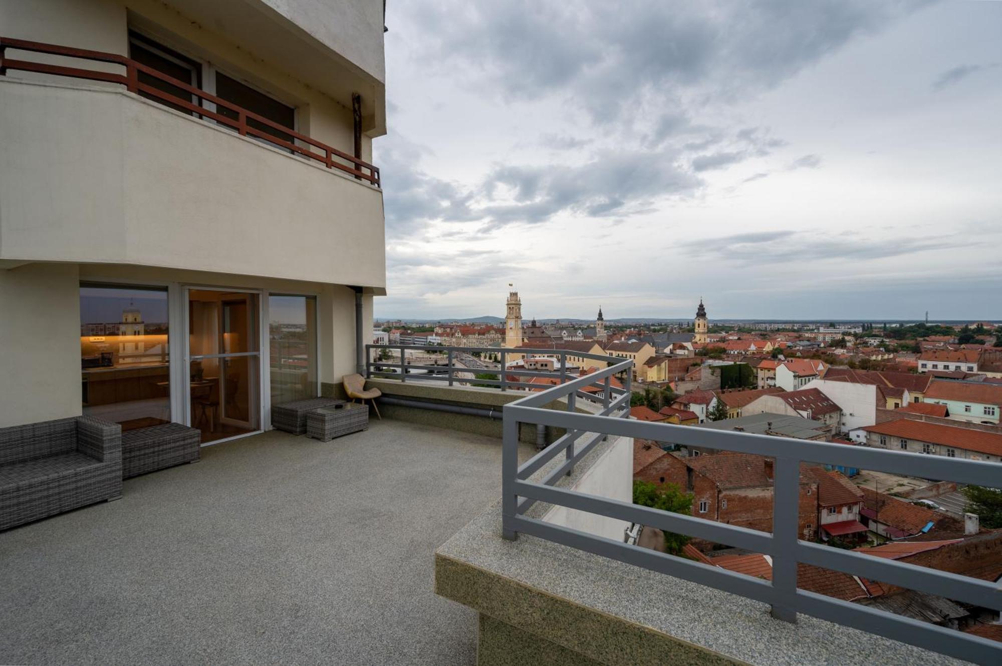 Ferienwohnung O-Zone Penthouse&Terrace Oradea Exterior foto