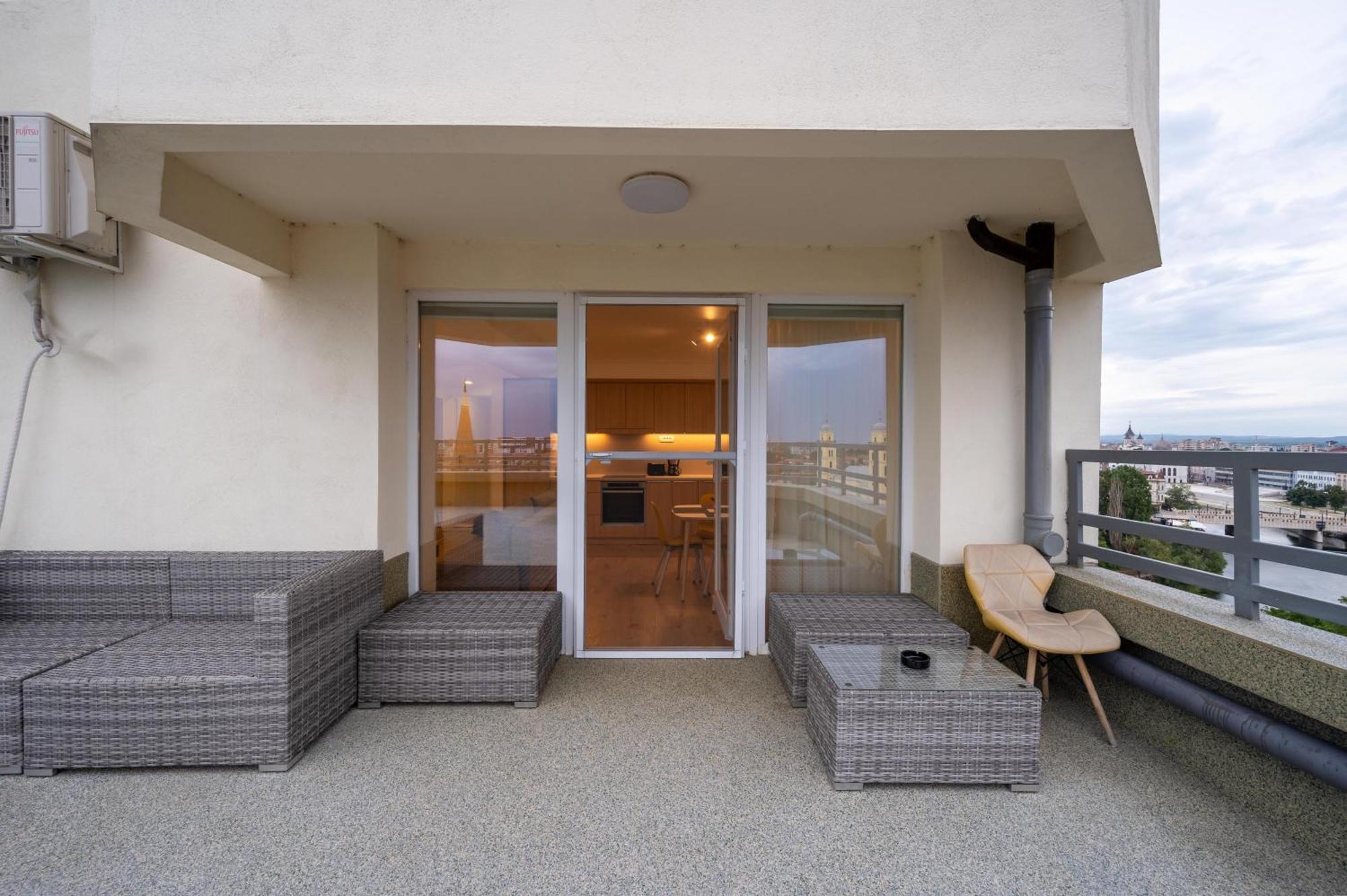 Ferienwohnung O-Zone Penthouse&Terrace Oradea Exterior foto